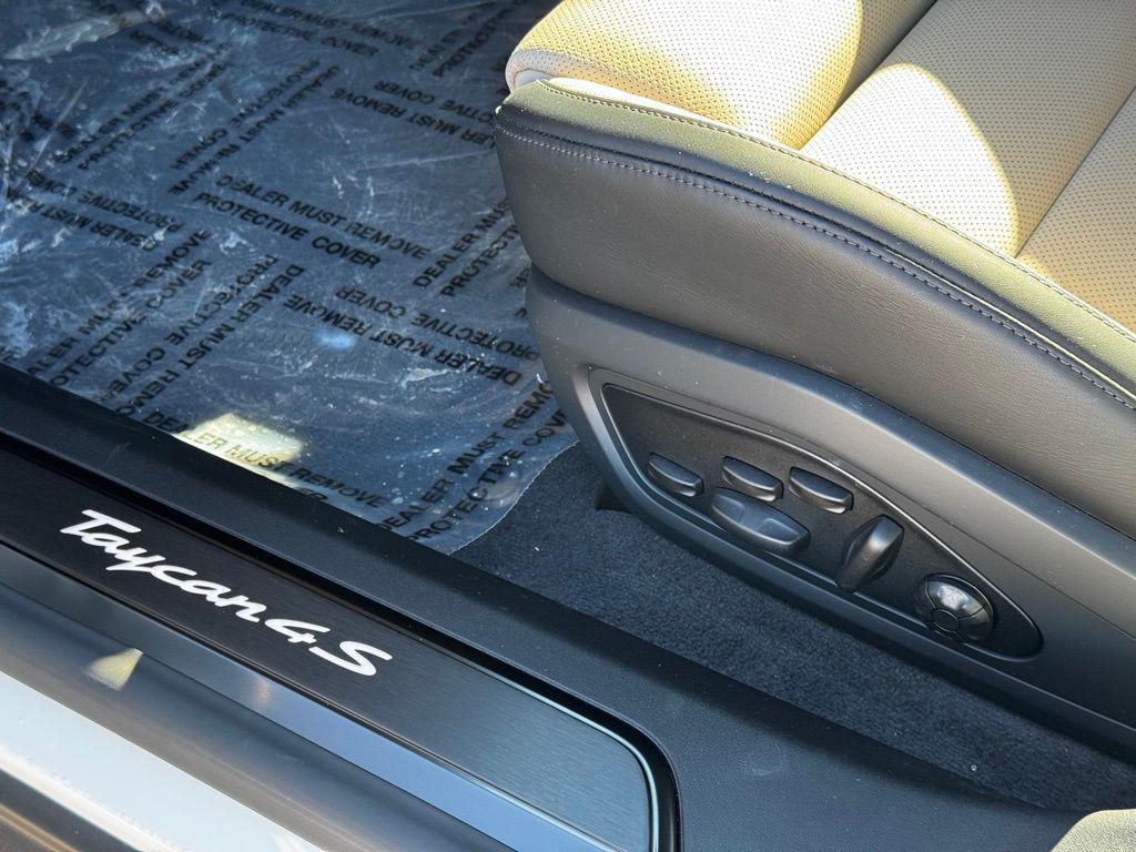 2025 Porsche Taycan S - Photo 19