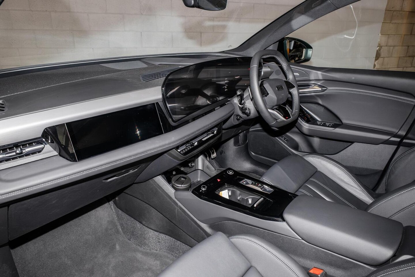 Image about Audi Q6 SUV e-tron e-tron quattro