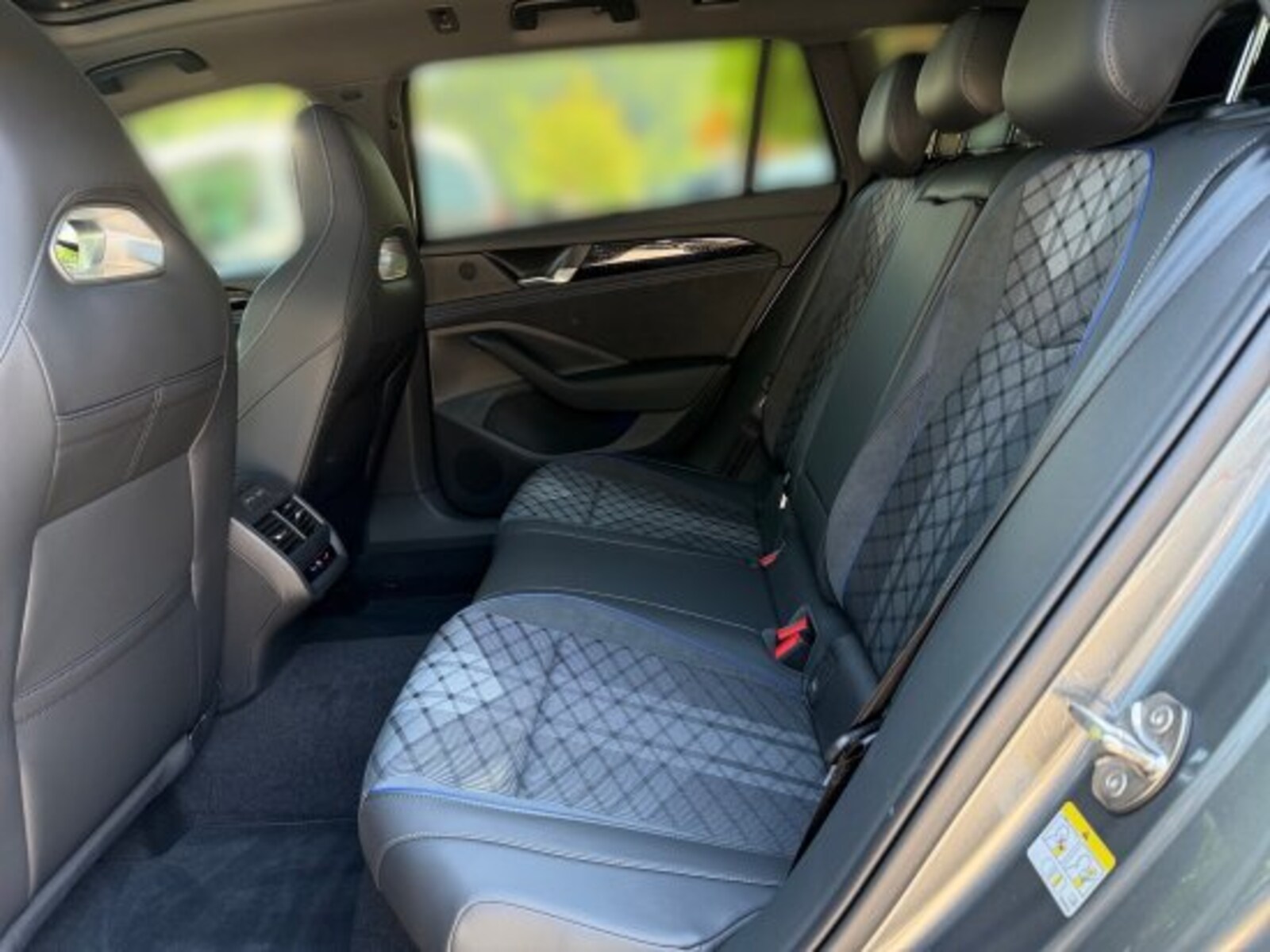 Volkswagen Passat – Bild 12