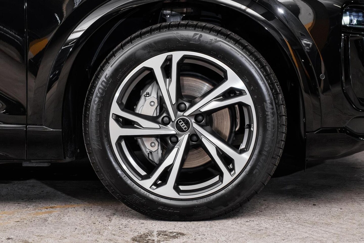 Image about Audi Q6 SUV e-tron e-tron quattro