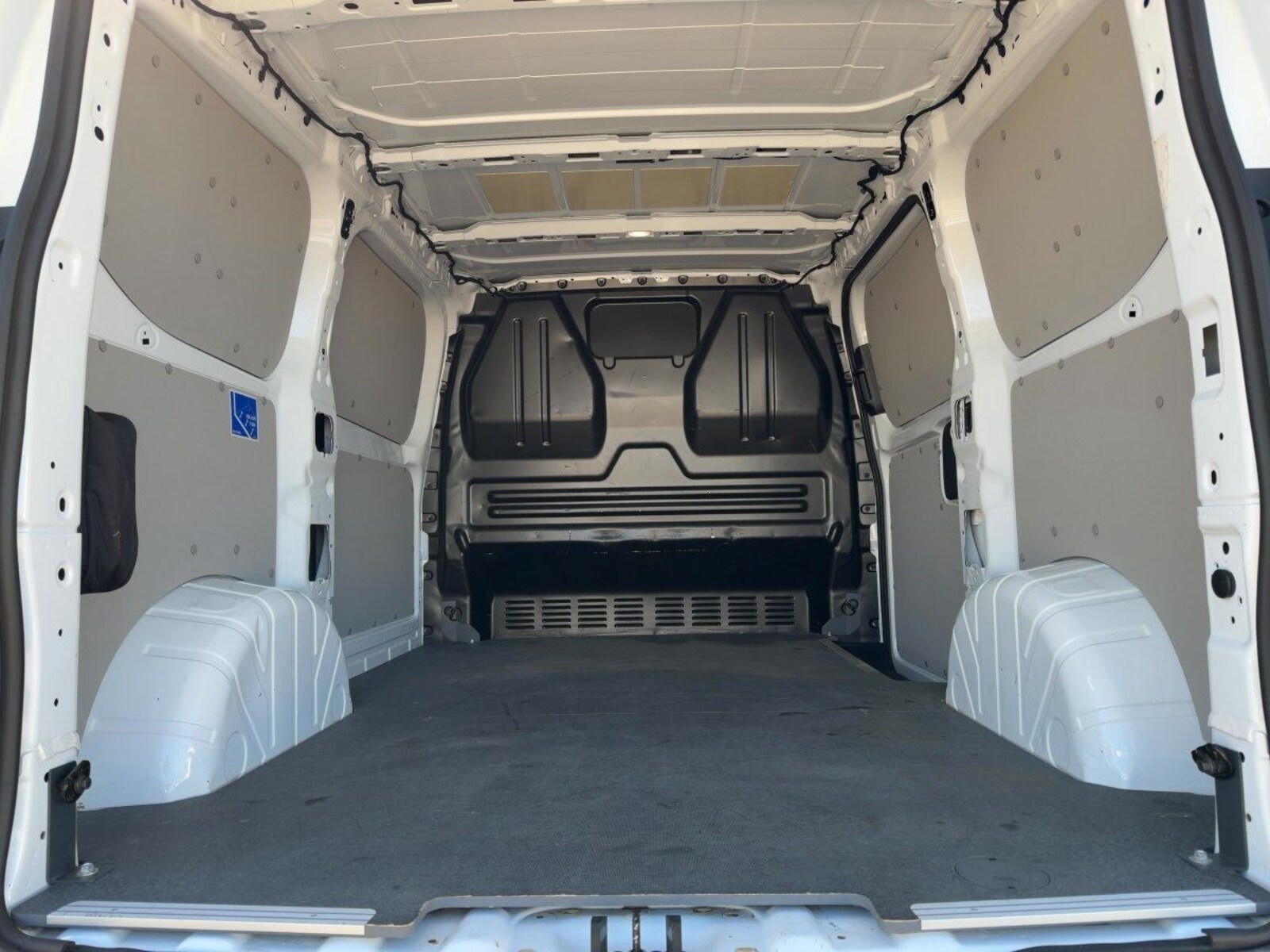 Volkswagen Transporter Kasten kurzer Radstand – Bild 14