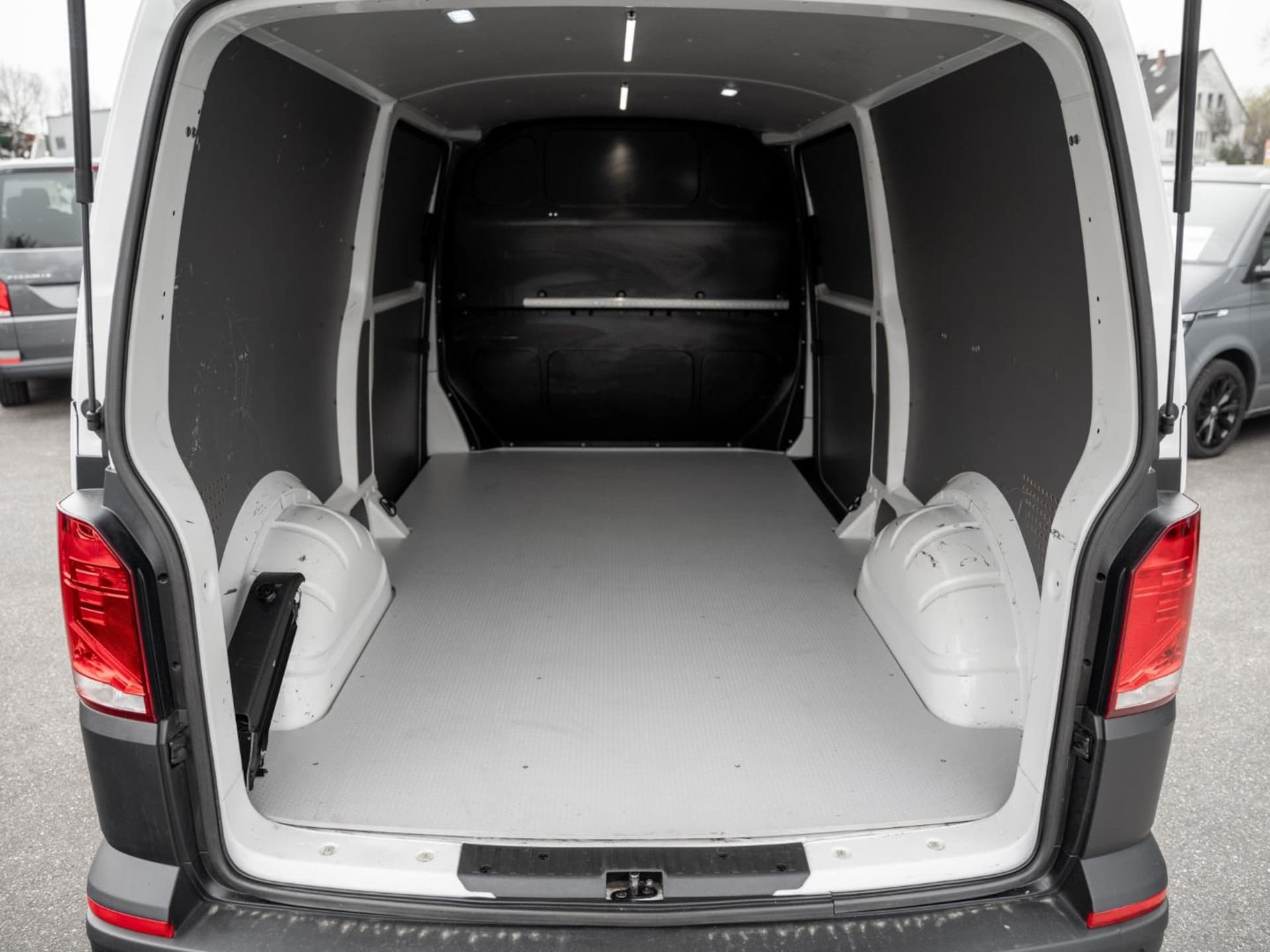 Volkswagen T6.1 Transporter Kasten langer Radstand