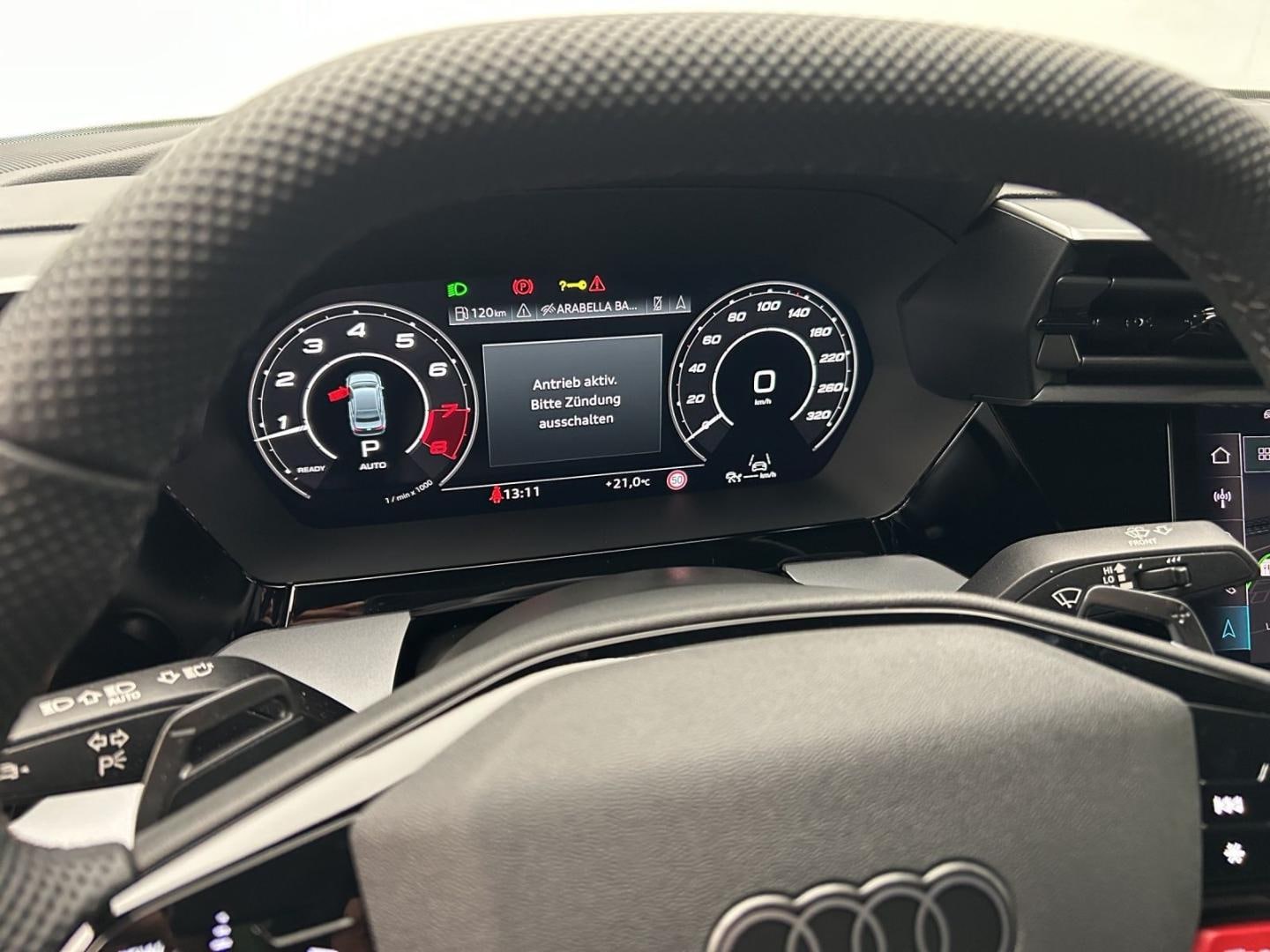 Bild über Audi RS 3 Limousine TFSI quattro 294 kW S tronic - für weitere Informationen kontaktieren Sie den Audi Partner