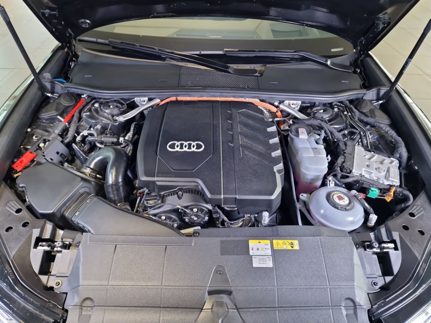 Bild über Audi A6 Avant TFSI e advanced 50 TFSI e quattro S tronic - für weitere Informationen kontaktieren Sie den Audi Partner