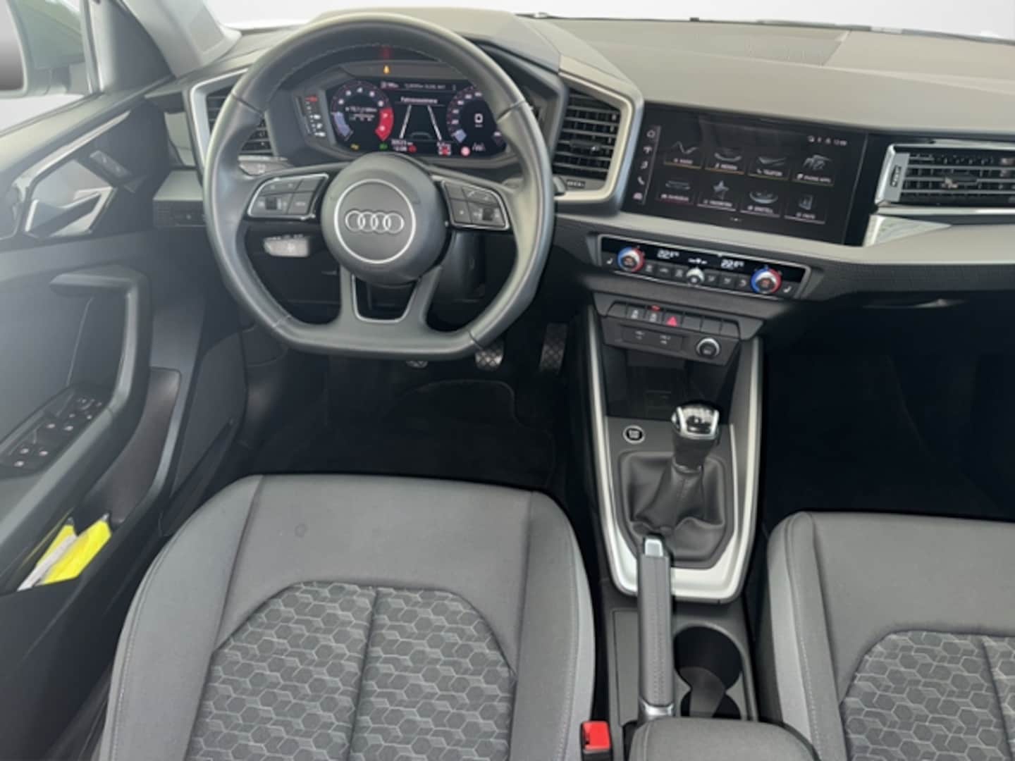 Bild über Audi A1 allstreet 25 TFSI Schaltgetriebe - für weitere Informationen kontaktieren Sie den Audi Partner