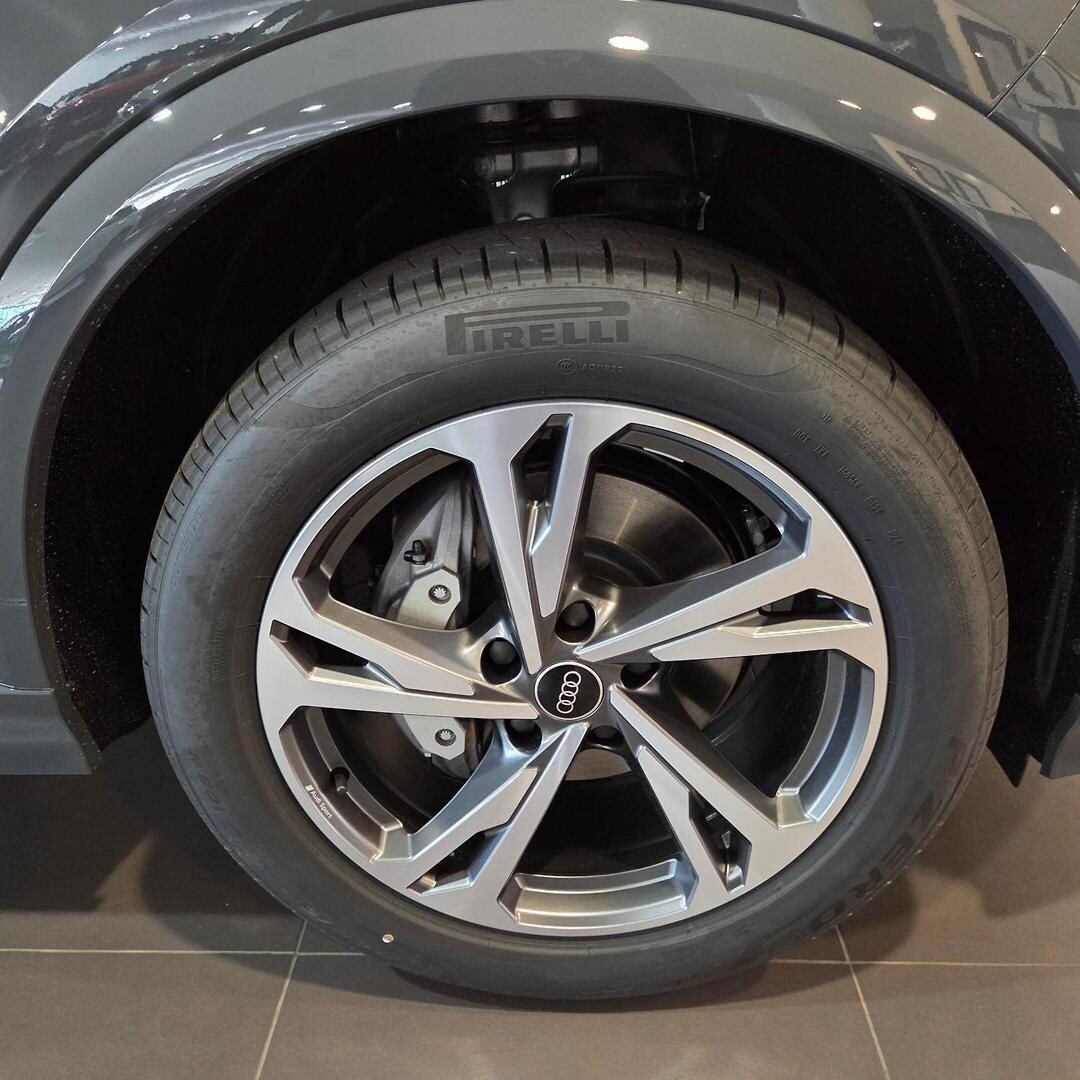 Image about Audi Q6 SUV e-tron e-tron