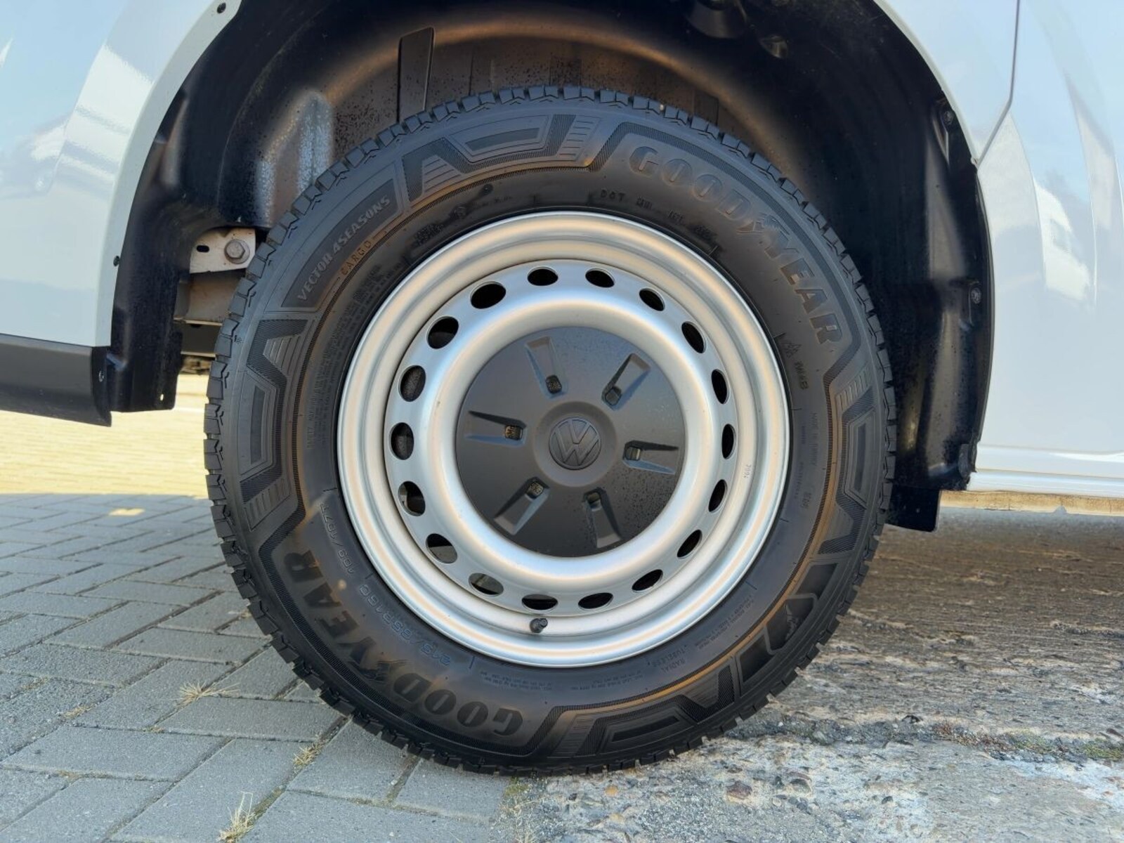 Volkswagen Transporter Kasten kurzer Radstand – Bild 16