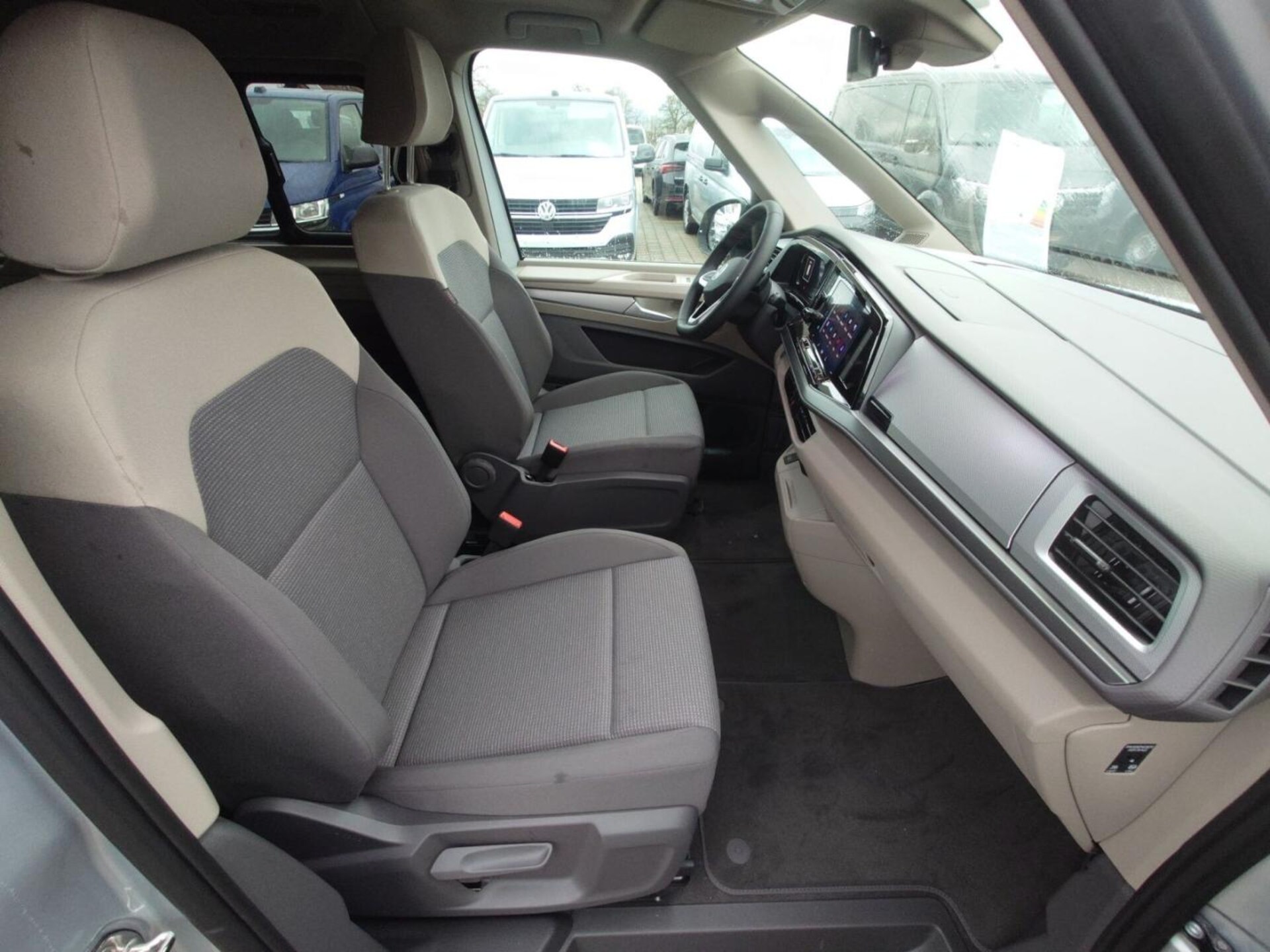 Volkswagen Multivan Langversion Basis-Modell