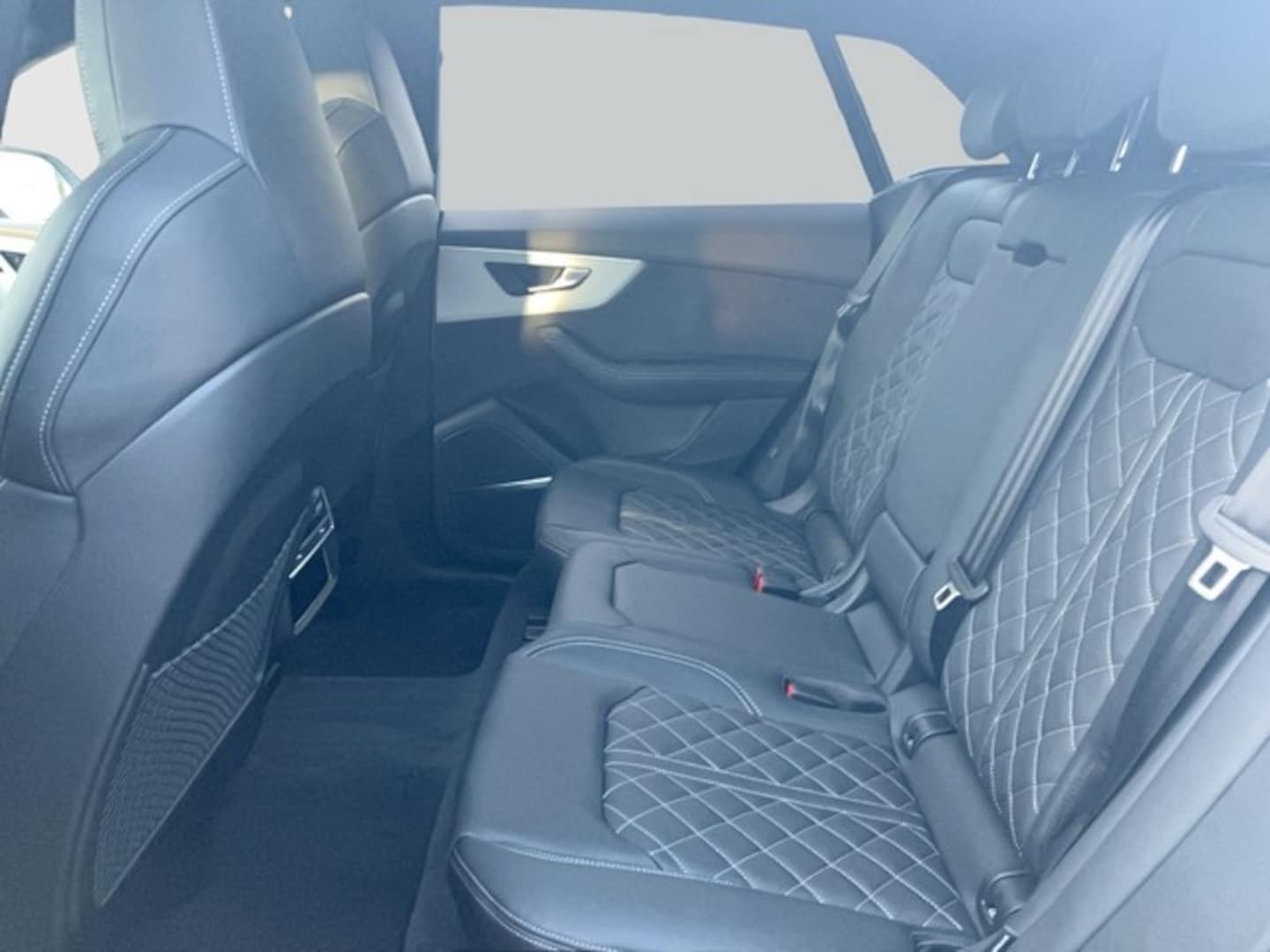 Bild über Audi Q8 SUV S line business TDI quattro 210 kW tiptronic - für weitere Informationen kontaktieren Sie den Audi Partner