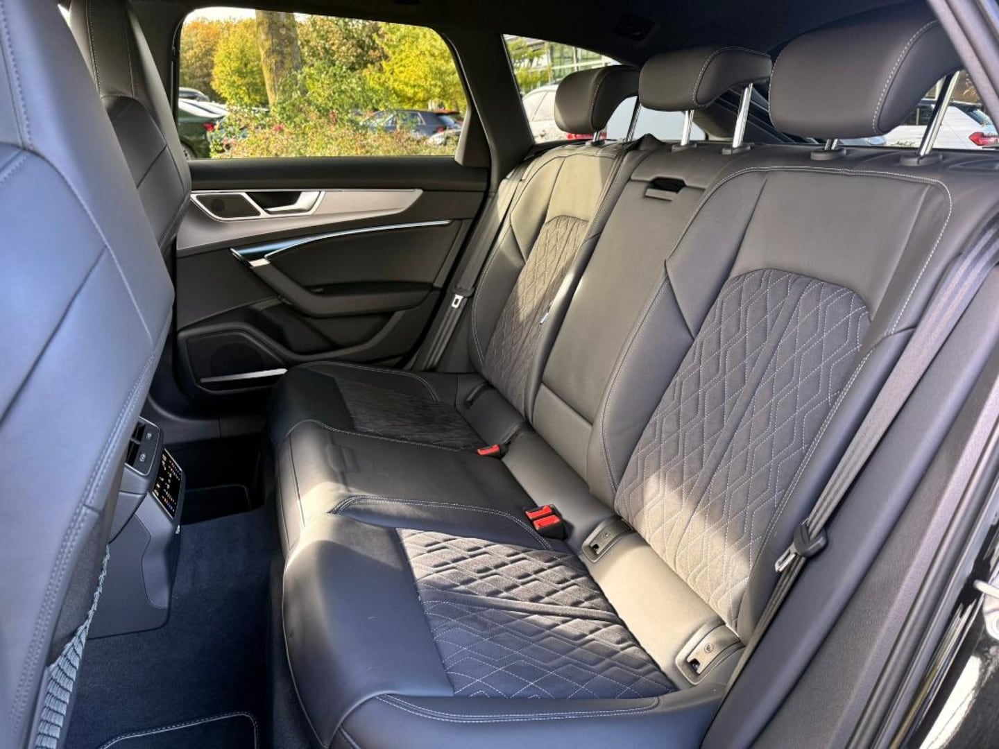 Bild über Audi S6 Avant TDI quattro tiptronic - für weitere Informationen kontaktieren Sie den Audi Partner