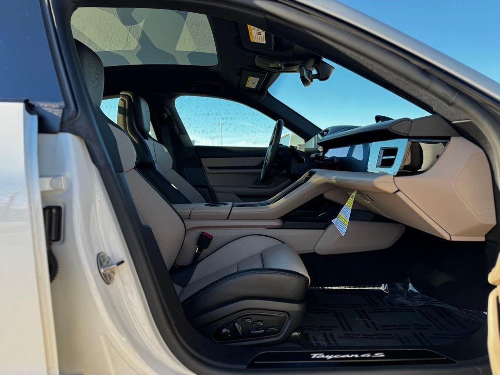 2025 Porsche Taycan S - Photo 25