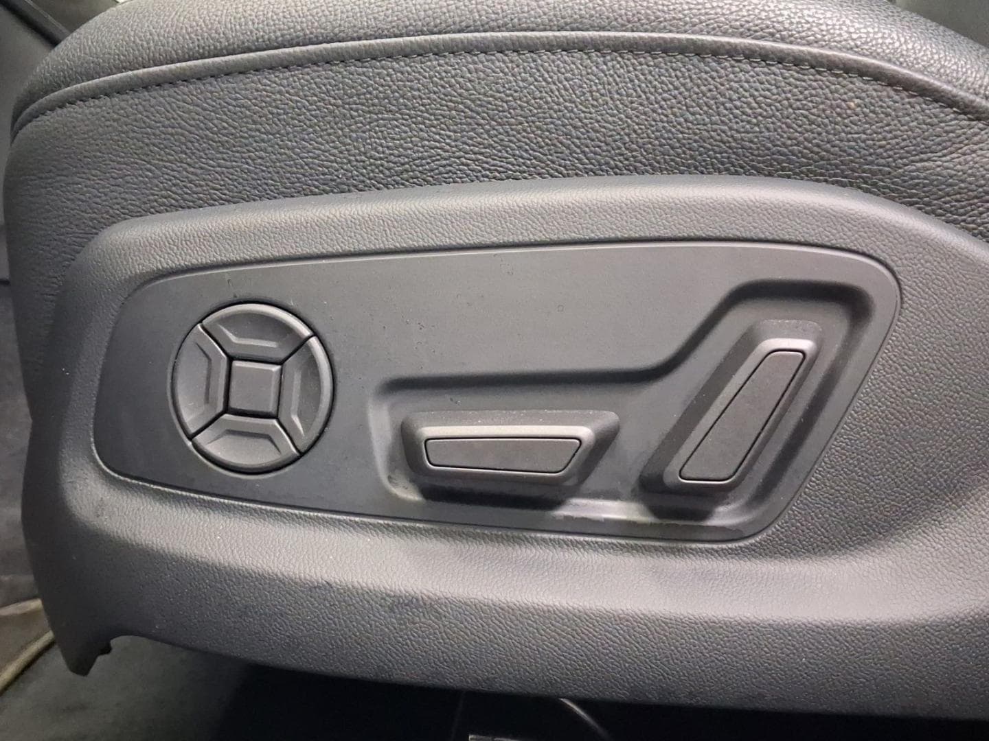 Bild über Audi A8 TFSI e 60 TFSI e quattro tiptronic - für weitere Informationen kontaktieren Sie den Audi Partner
