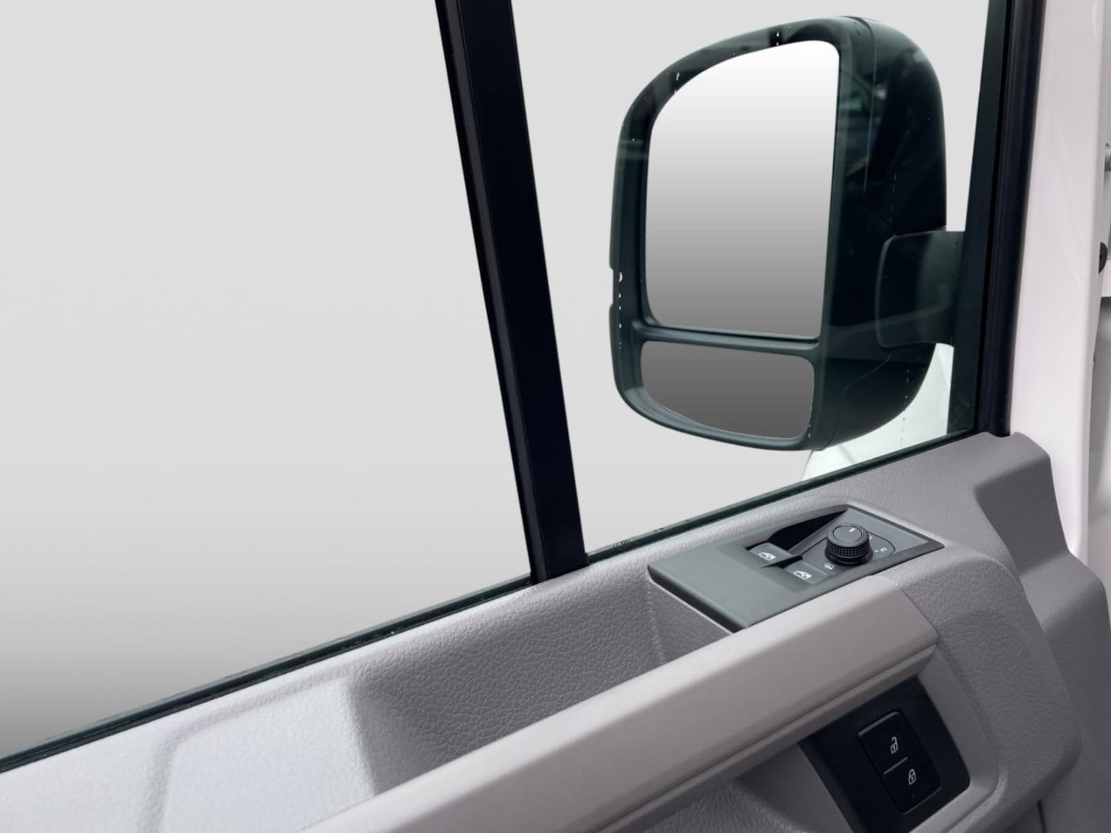 Volkswagen Crafter Doppelkabine mittlerer Radstand – Bild 13