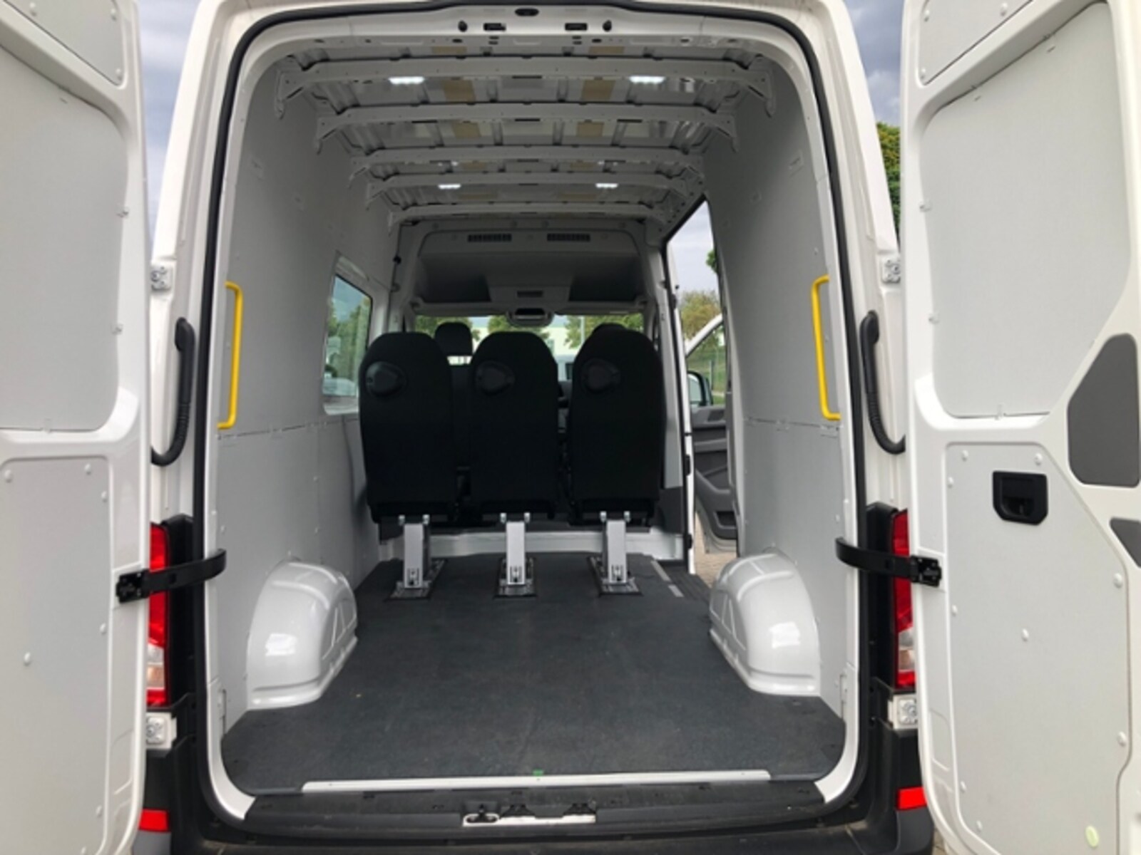 Volkswagen Crafter Kasten mittlerer Radstand – Bild 10