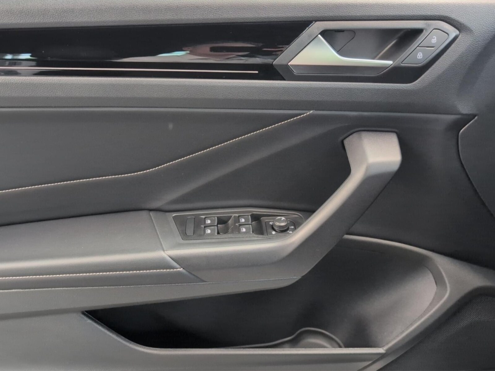 Volkswagen T-Roc Cabriolet – Bild 12