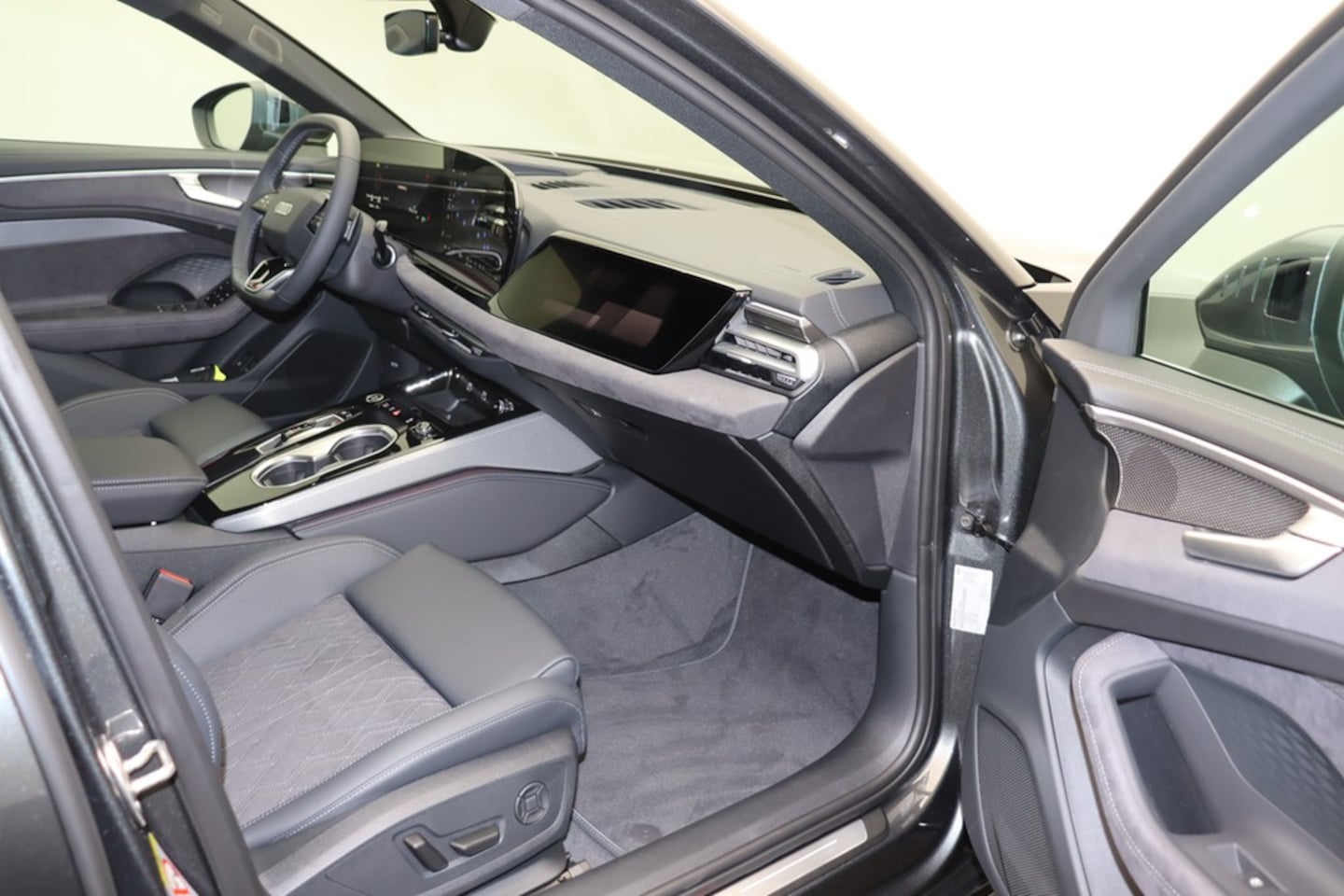 Bild über Audi A6 Avant e-hybrid e-hybrid quattro 220 kW S tronic - für weitere Informationen kontaktieren Sie den Audi Partner