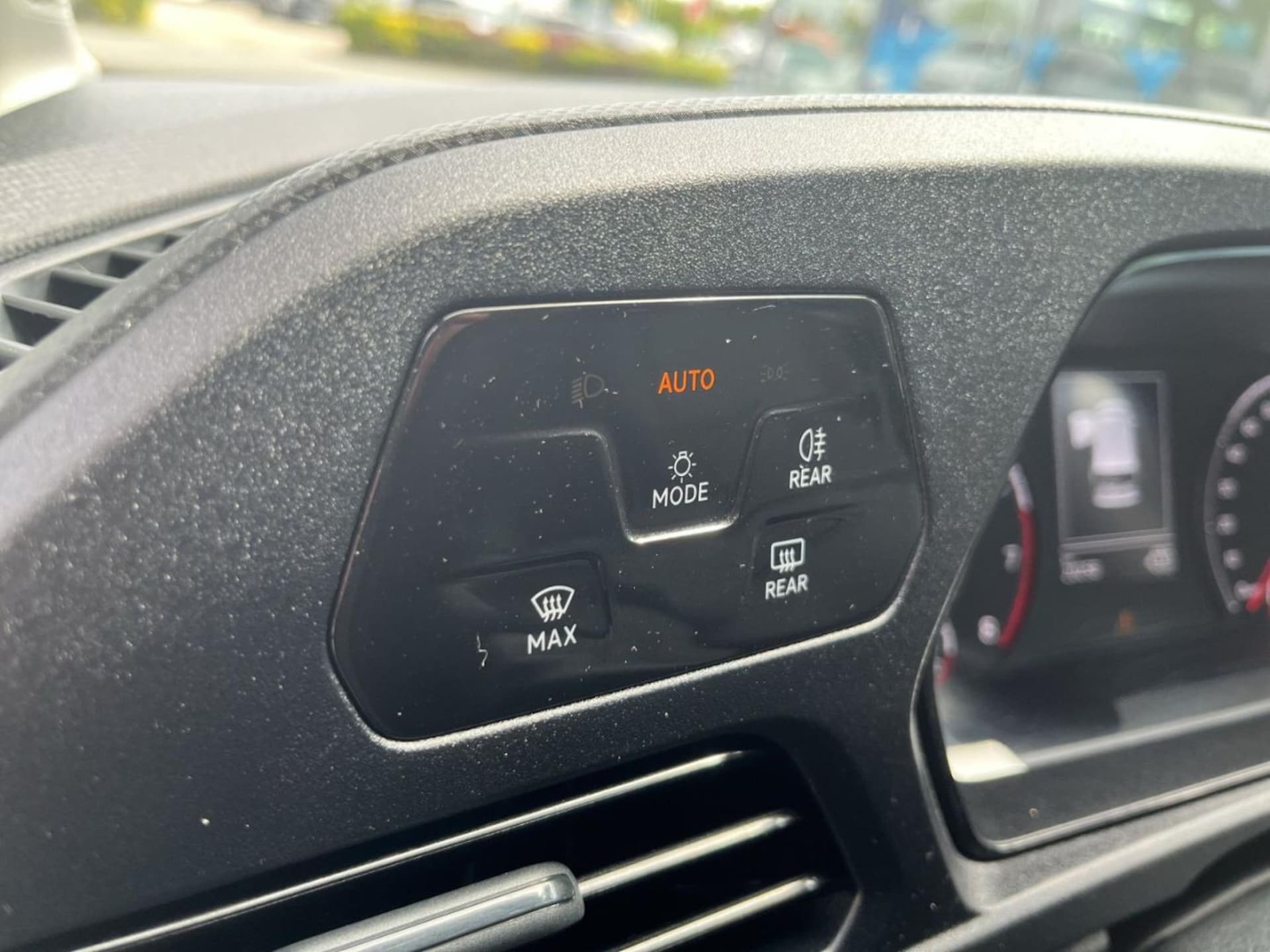 Volkswagen Caddy Basis-Modell