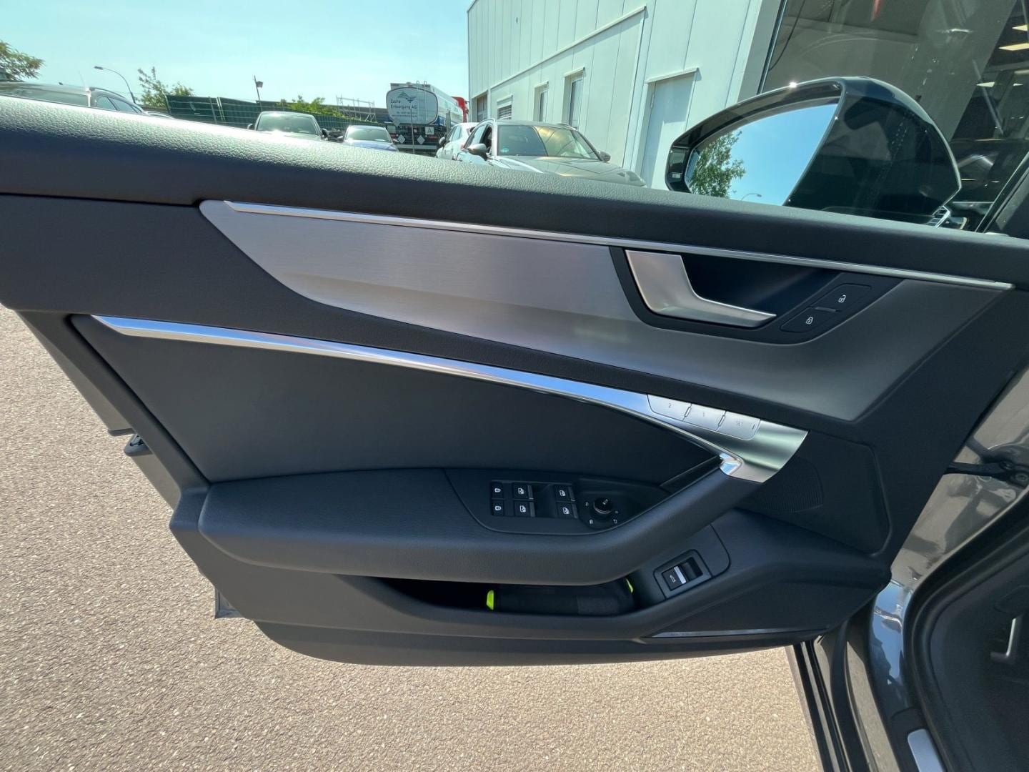 Bild über Audi S6 Avant TDI quattro tiptronic - für weitere Informationen kontaktieren Sie den Audi Partner