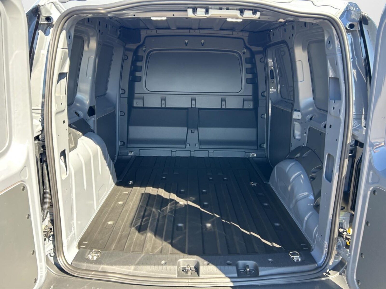 Volkswagen Caddy Cargo – Bild 12