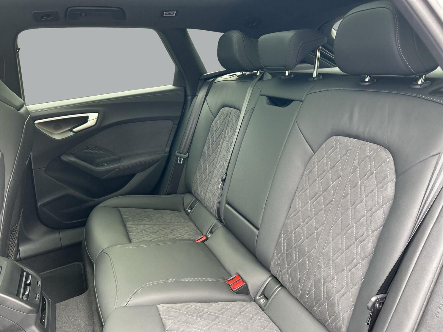 Bild über Audi A5 Avant e-hybrid e-hybrid quattro 220 kW S tronic - für weitere Informationen kontaktieren Sie den Audi Partner