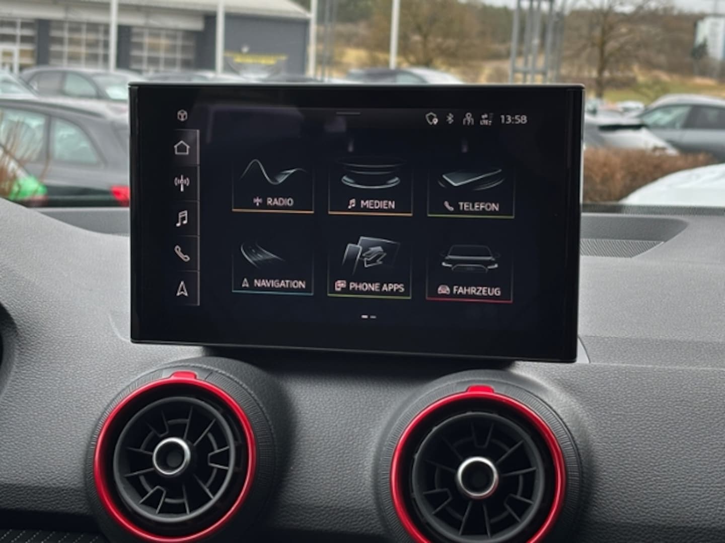 Bild über Audi Q2 S line 35 TFSI S tronic - für weitere Informationen kontaktieren Sie den Audi Partner
