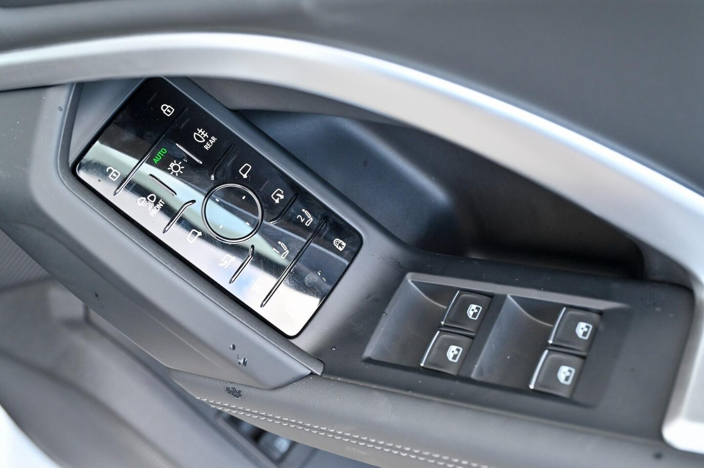 Image about Audi Q5 SUV e-hybrid quattro S tronic