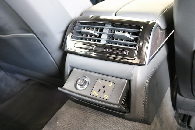 Audi A8 TFSI e 60 TFSI e quattro 340(462) kW(PS) tiptronic for more details contact your dealer