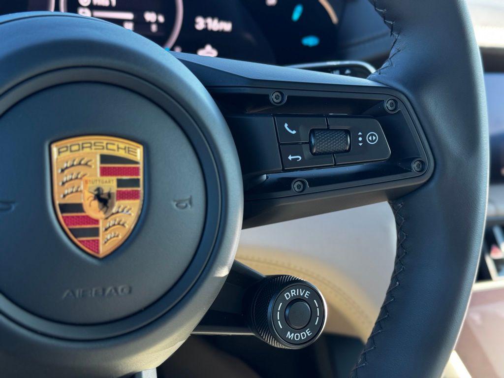 2025 Porsche Taycan S - Photo 33