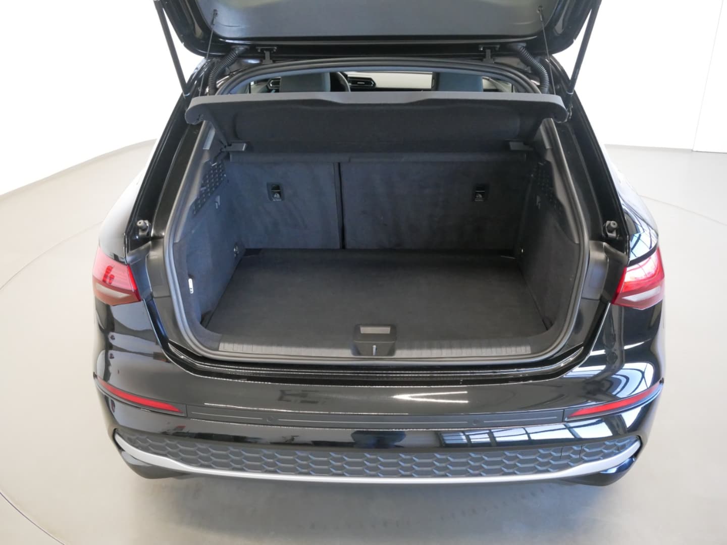 Bild über Audi A3 Sportback advanced 30 TDI Schaltgetriebe - für weitere Informationen kontaktieren Sie den Audi Partner