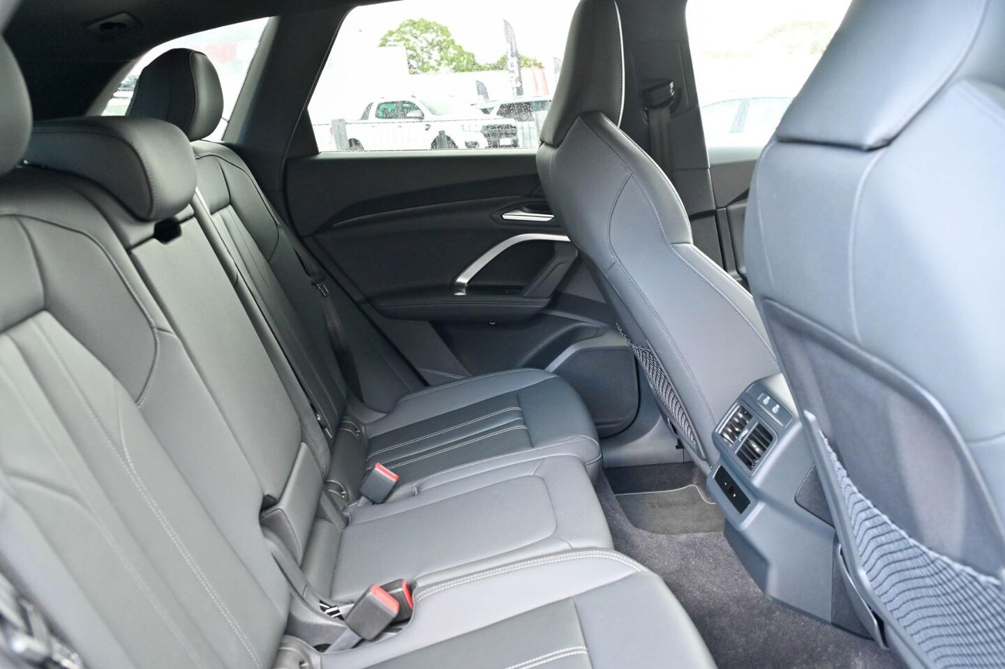 Image about Audi Q5 SUV e-hybrid quattro S tronic