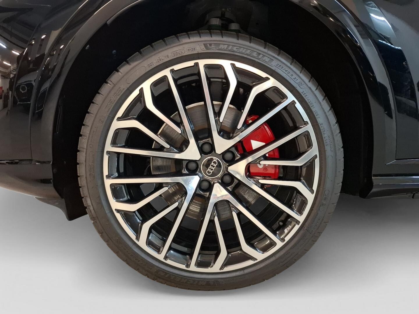 Bild über Audi SQ5 SUV edition one mit Akzenten mythosschwarz TFSI 270 kW S tronic - für weitere Informationen kontaktieren Sie den Audi Partner