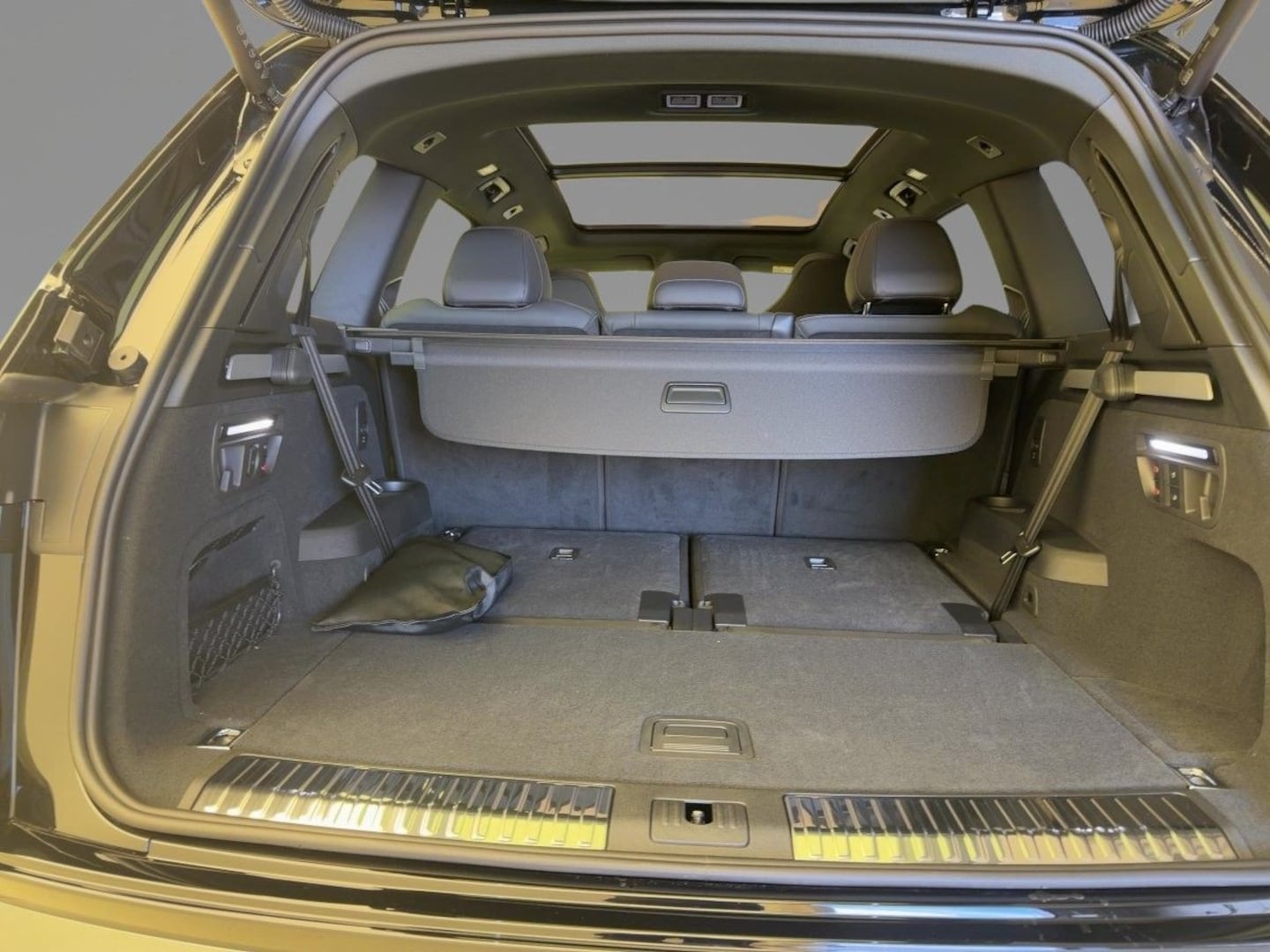 Bild über Audi Q7 SUV TDI quattro 220 kW tiptronic - für weitere Informationen kontaktieren Sie den Audi Partner