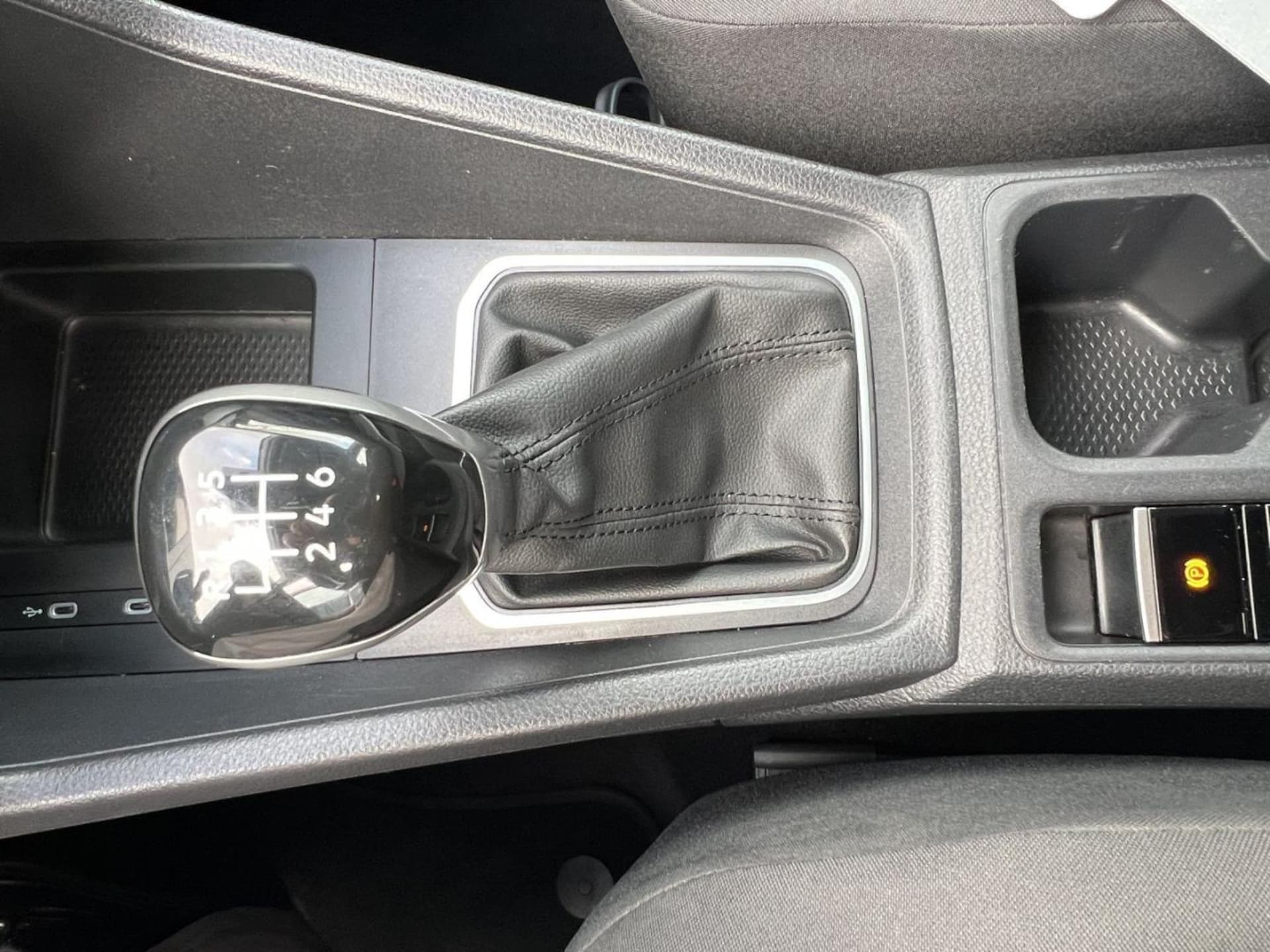 Volkswagen Caddy Basis-Modell