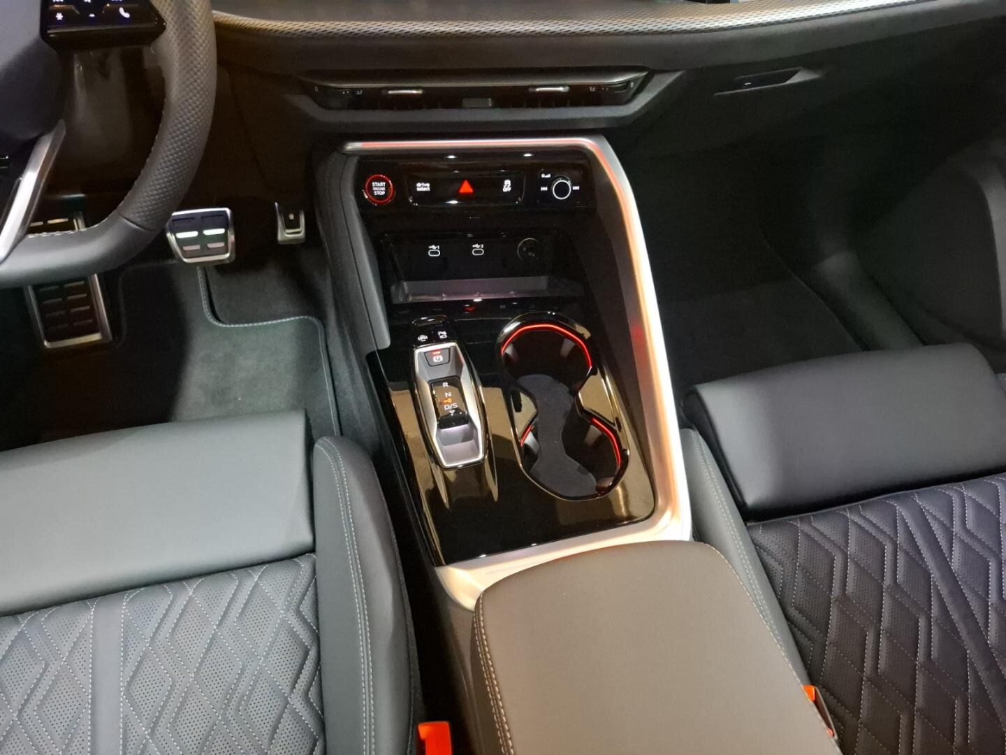 Bild über Audi SQ5 SUV edition one mit Akzenten mythosschwarz TFSI 270 kW S tronic - für weitere Informationen kontaktieren Sie den Audi Partner