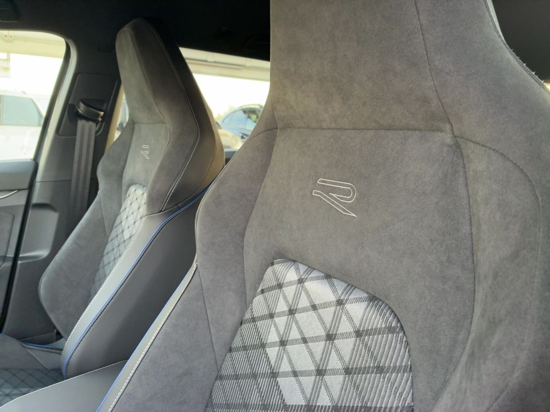 Volkswagen Golf Variant R-Line