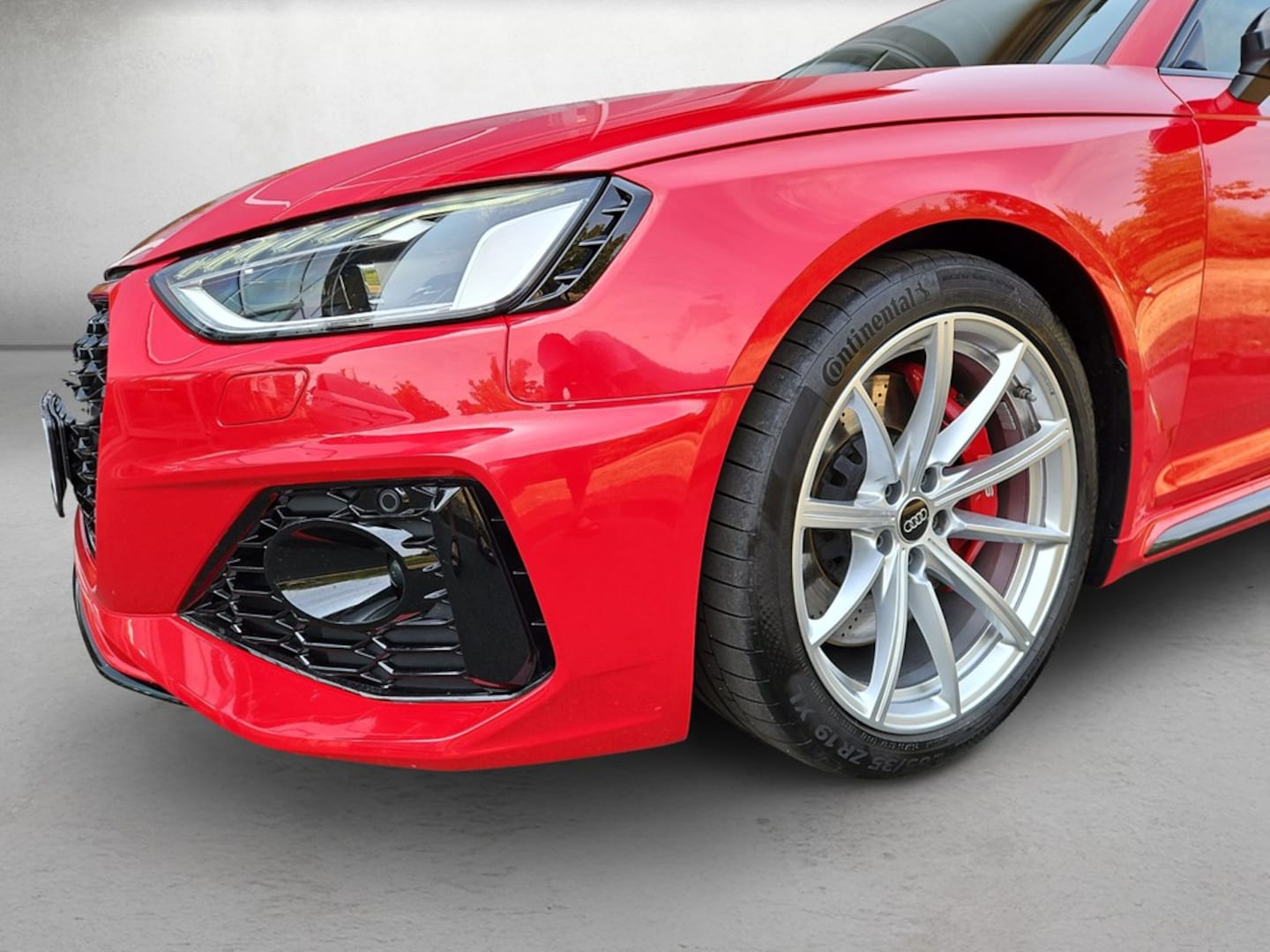 Bild über Audi RS 4 Avant TFSI quattro tiptronic - für weitere Informationen kontaktieren Sie den Audi Partner