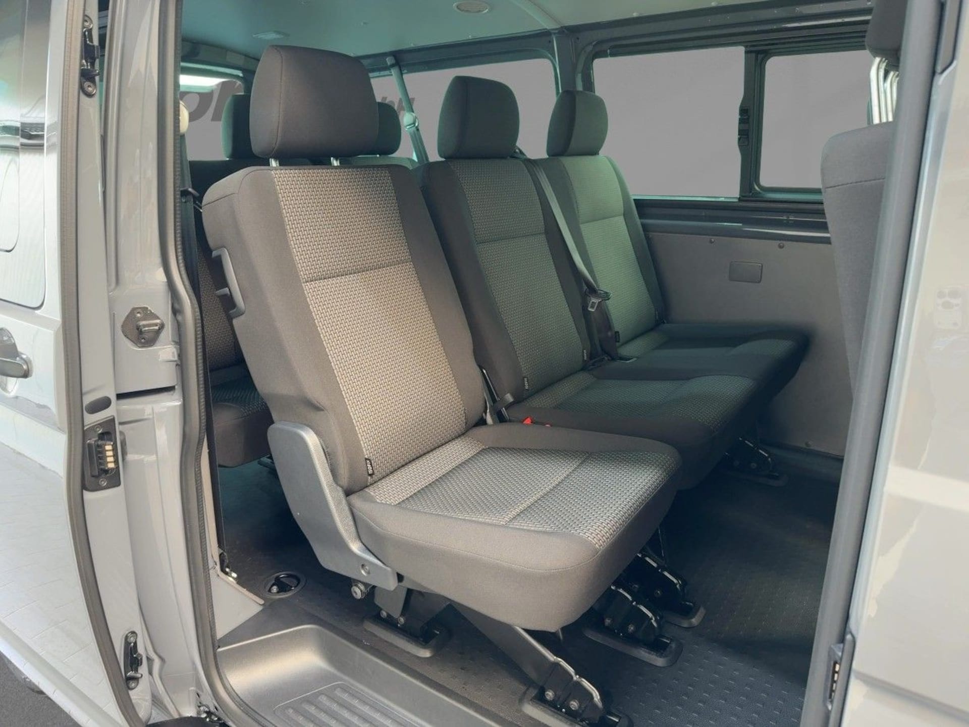 Volkswagen T6.1 Transporter Kombi langer Radstand