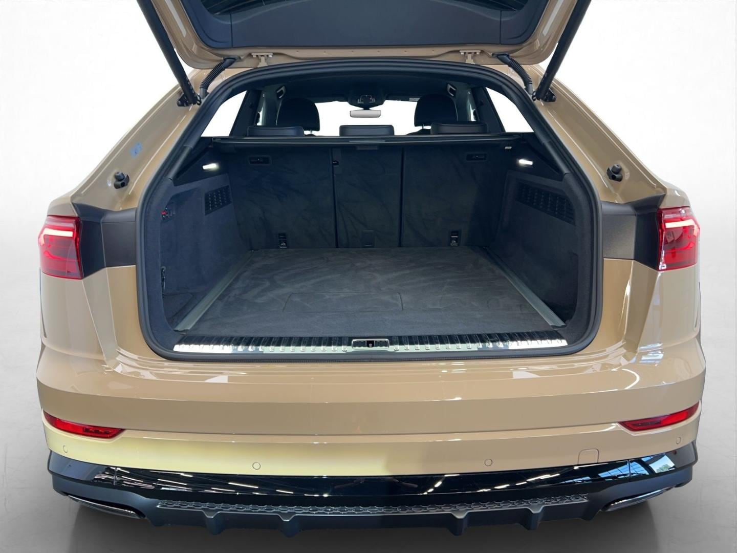 Bild über Audi Q8 SUV TFSI e S line business TFSI e quattro 290 kW tiptronic - für weitere Informationen kontaktieren Sie den Audi Partner