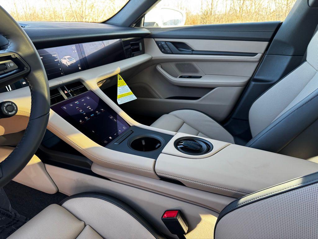 2025 Porsche Taycan S - Photo 44