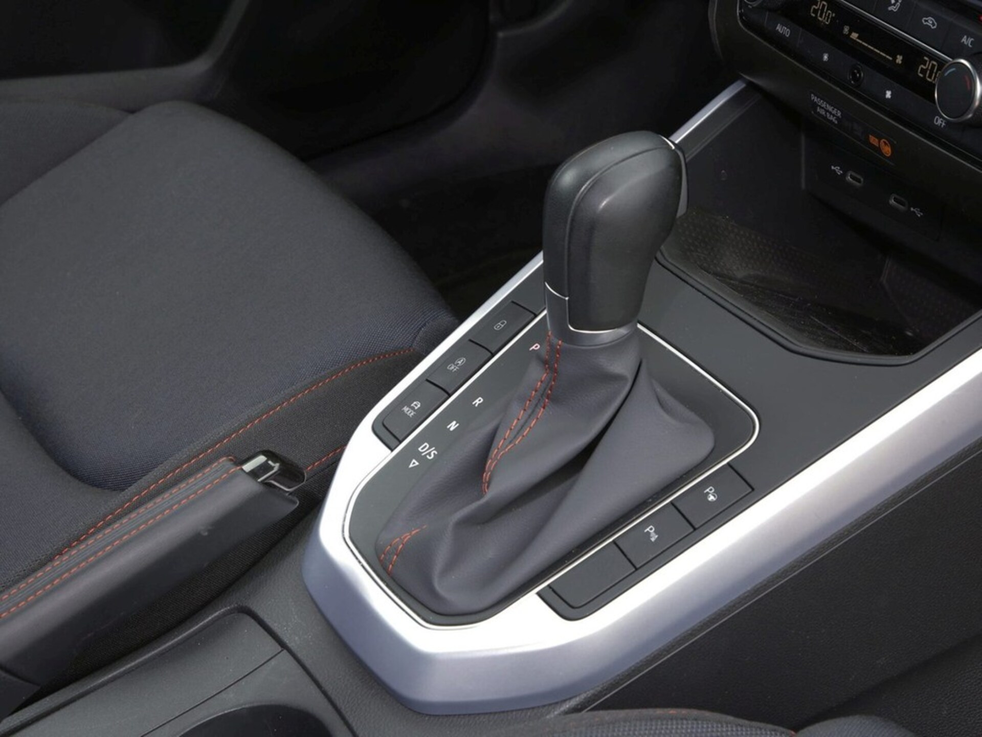 SEAT Arona FR