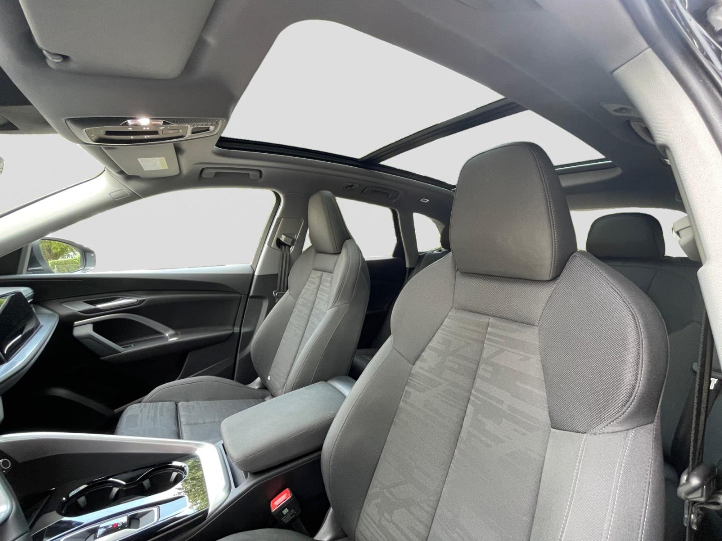 Bild über Audi Q5 SUV TDI quattro 150 kW S tronic - für weitere Informationen kontaktieren Sie den Audi Partner