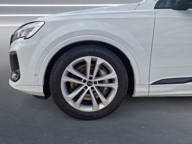 Image about Audi Q7 SUV TFSI e S line 55 TFSI e quattro tiptronic