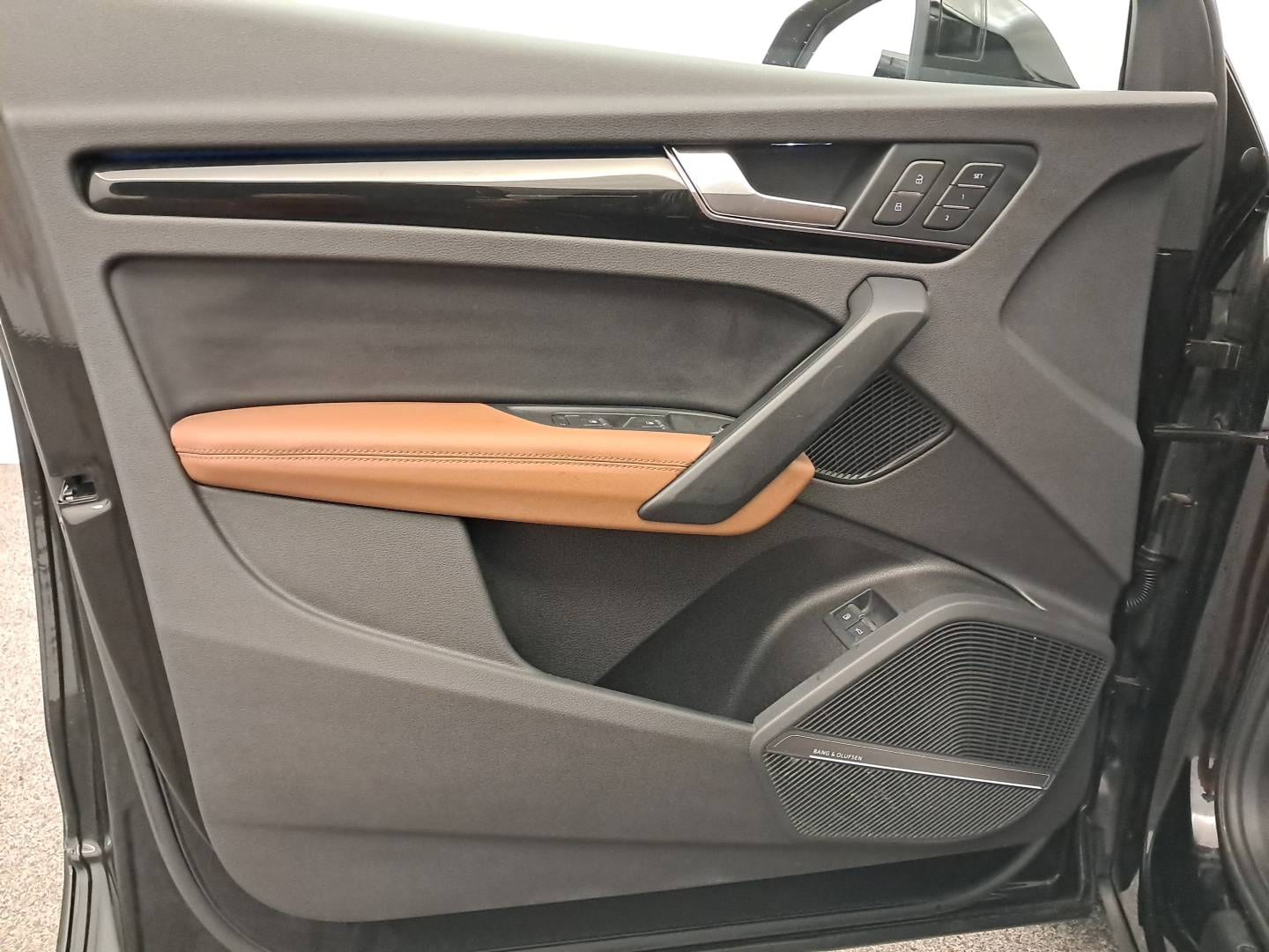 Image about Audi Q5 TFSI e Avus 50 TFSI e quattro 220 kW (299 ch) S tronic