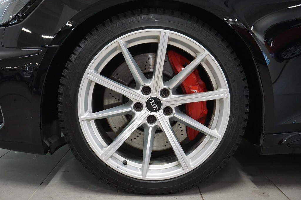 Bild som visar&nbsp;Audi RS 4 Avant&nbsp;RS 4 Avant 450 hk tiptronic - för mer information kontakta din Audi Partner