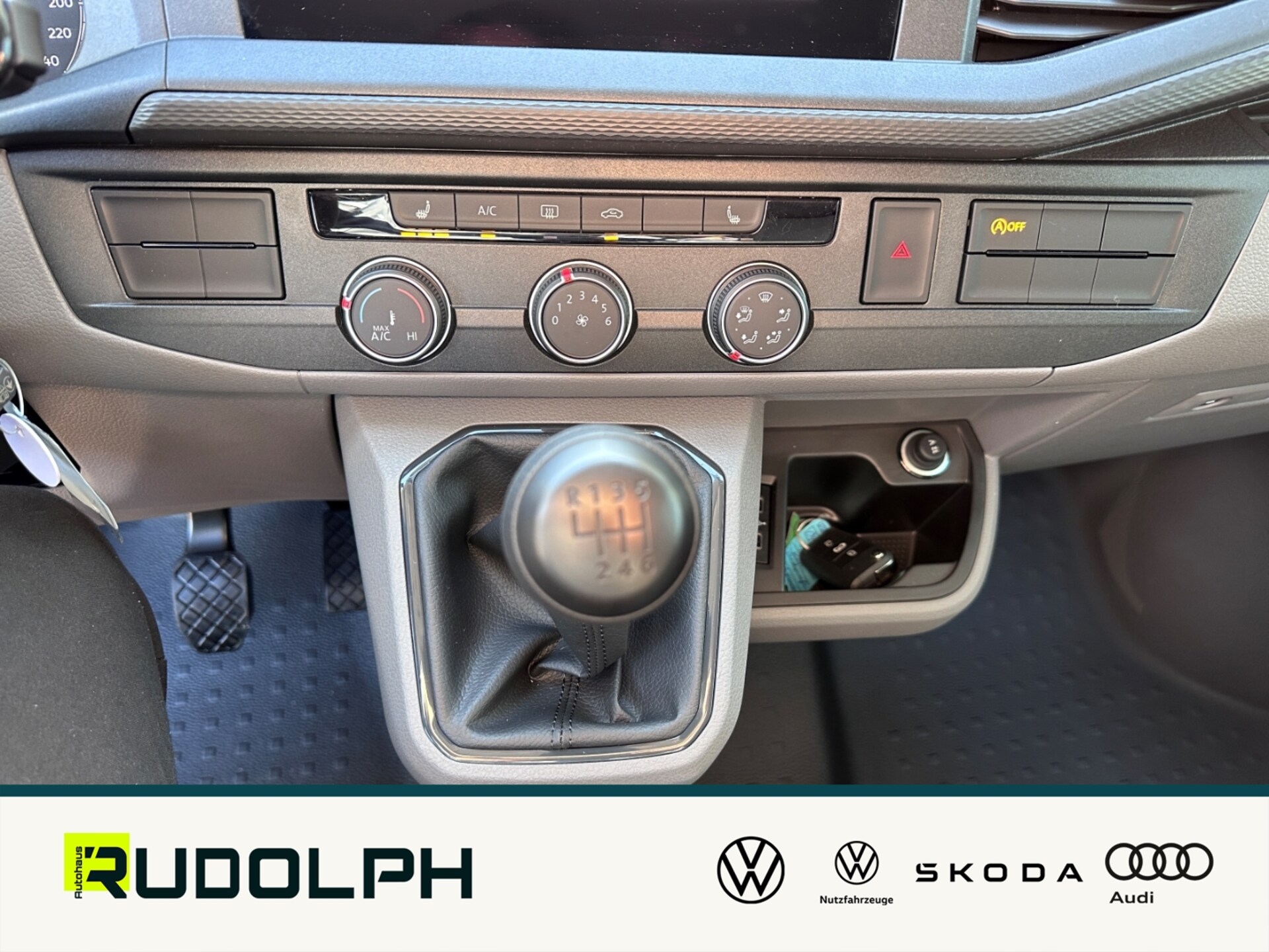 Volkswagen T6.1 Transporter Kombi langer Radstand
