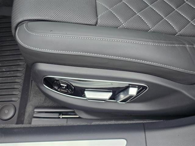 2025 Audi S8 Base - Photo 24