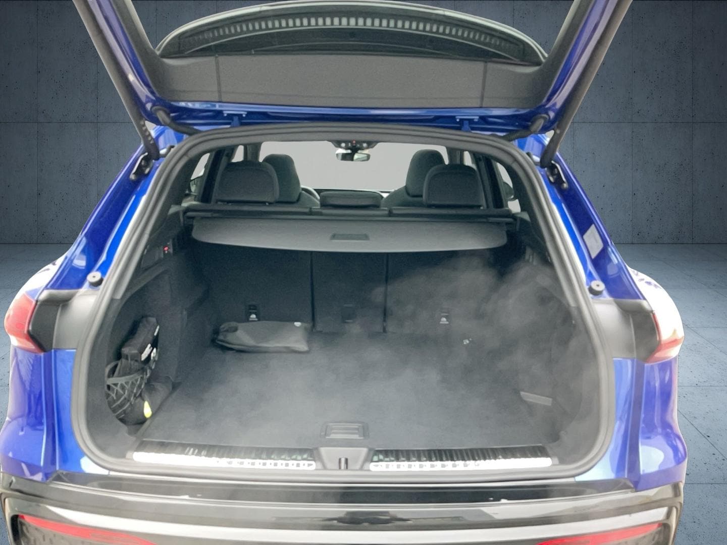 Bild über Audi SQ5 SUV edition one mit Akzenten mythosschwarz TFSI 270 kW S tronic - für weitere Informationen kontaktieren Sie den Audi Partner