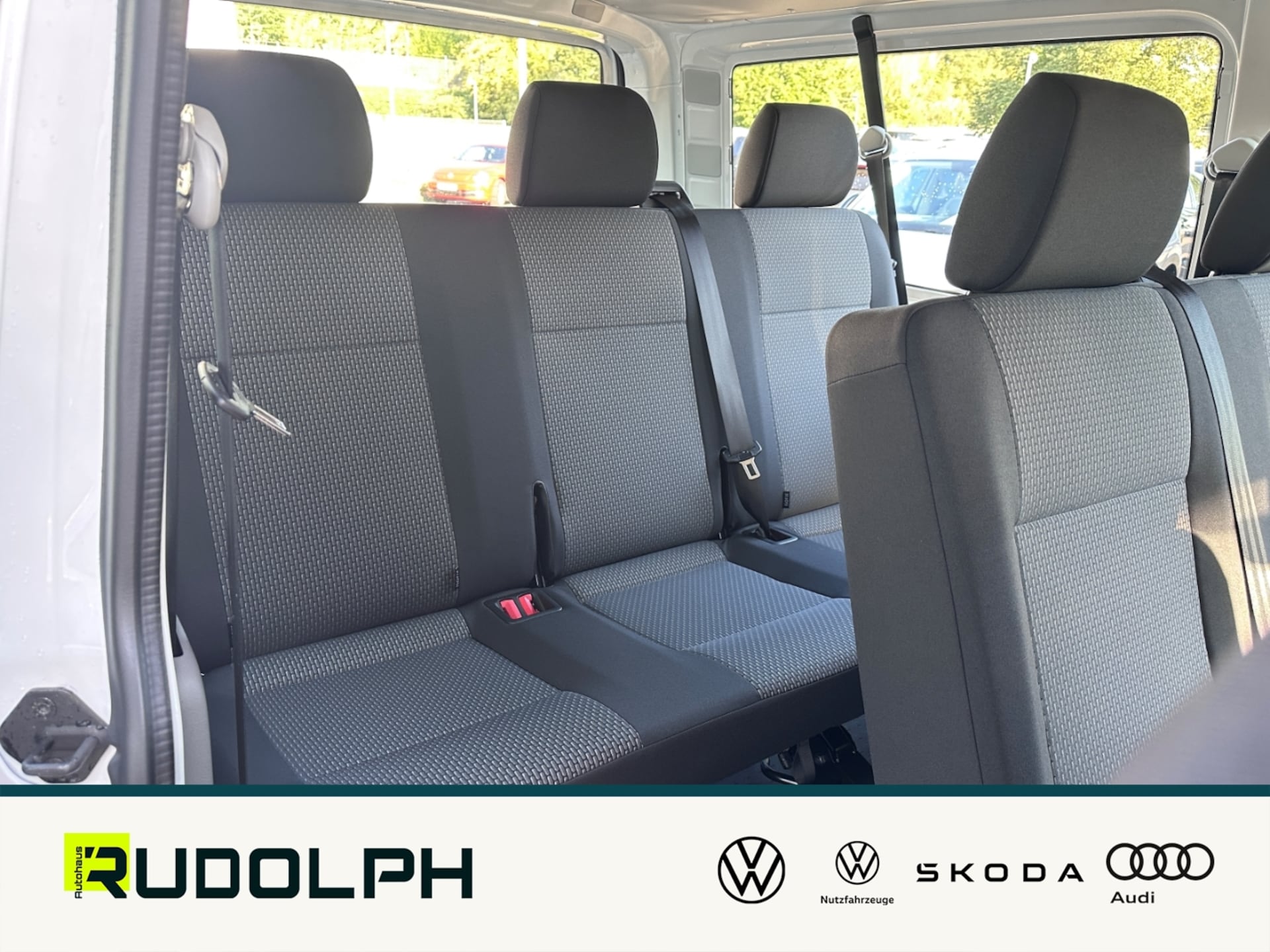Volkswagen T6.1 Transporter Kombi langer Radstand