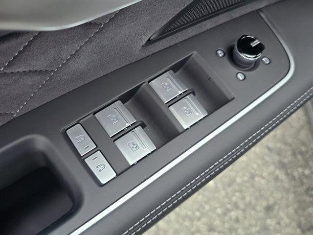 2025 Audi S8 Base - Photo 28