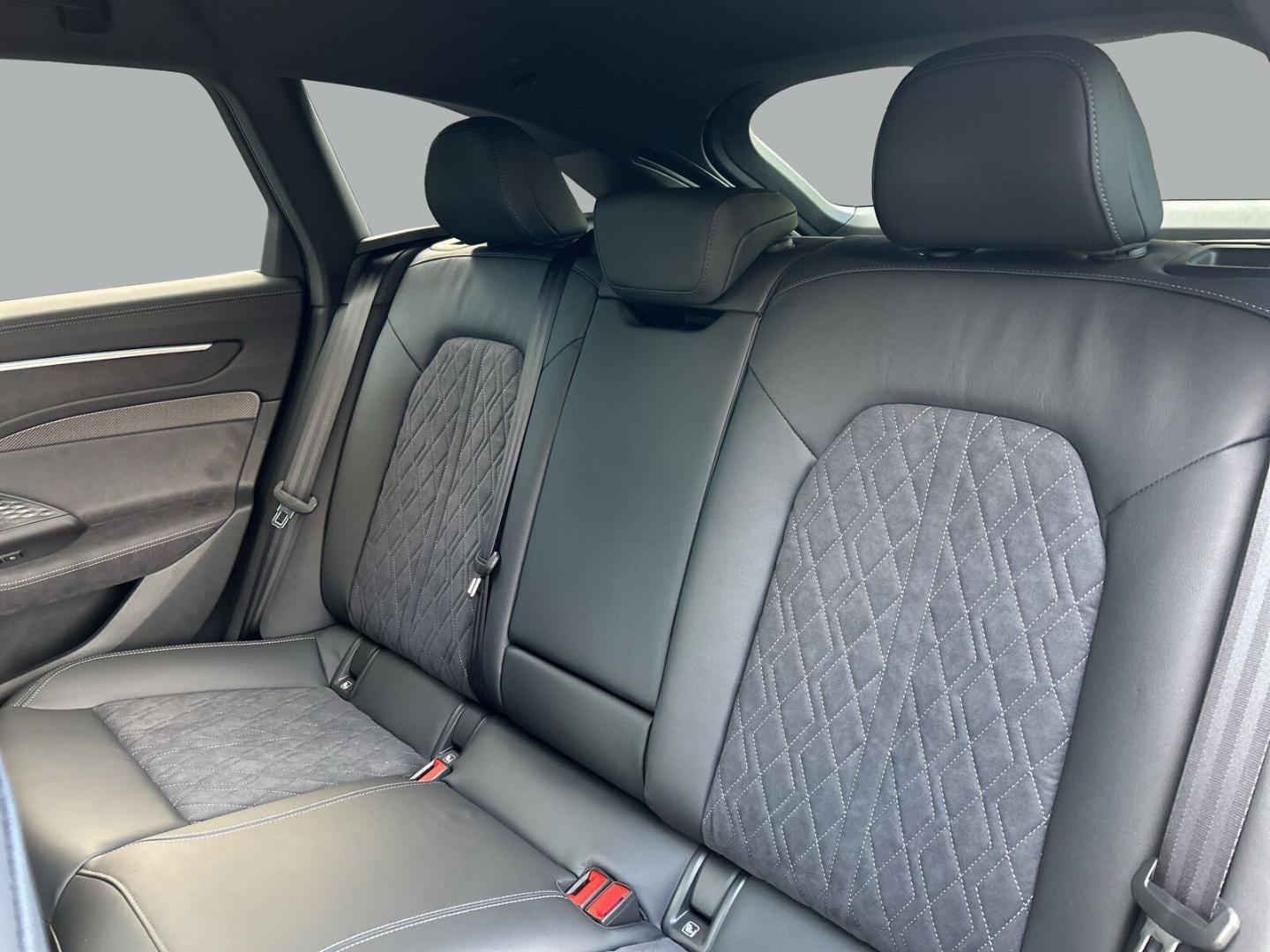 Bild über Audi A6 Avant edition one TDI 150 kW S tronic - für weitere Informationen kontaktieren Sie den Audi Partner